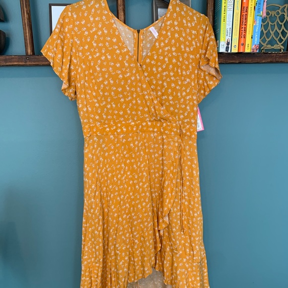 Xhilaration Dresses & Skirts - NWT Xhilaration Wrap Dress